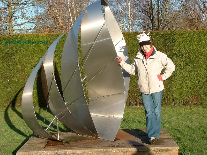 26th December 2004 - Walk 609 - Rufford Abbey - Tracey at Metal Sculpture (Click Here to Return to Walking Photos - 680)