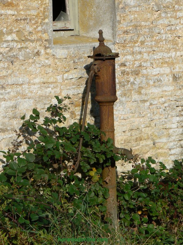 28th September 2007 - Warwickshire Ramble - Stoney Thorpe Hall Outbuildings & Water Pump (Click Here to Return to Walk Description No. 704)