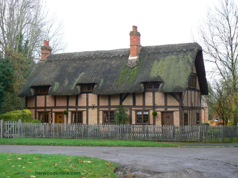 9th November 2009 - NHS Group - Cottage by Clifford Chambers Manor House (Click Here to Return to Walk Description No. 777)